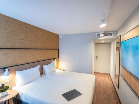 Фото Kyriad Paris Nord Porte de Saint Ouen