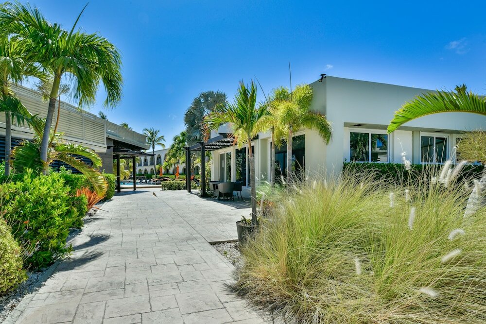 Фото Talk of the Town Hotel and Beach Club