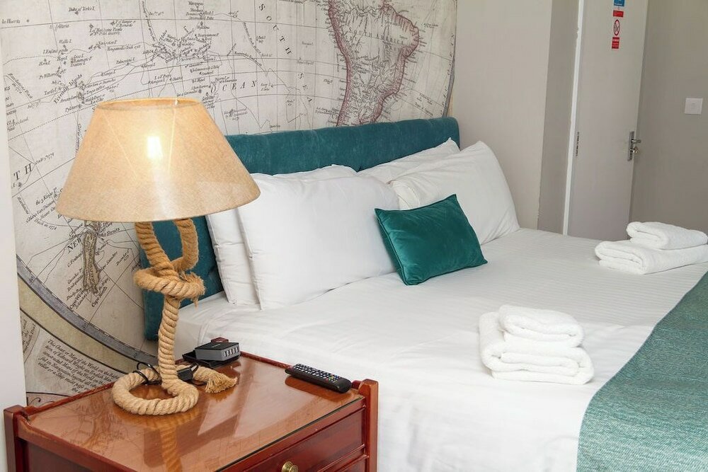 Фото The Captain Cook Hotel