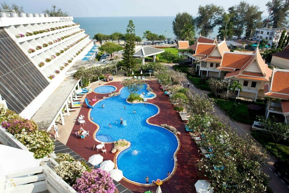 Фото The Cha-am Methavalai Hotel