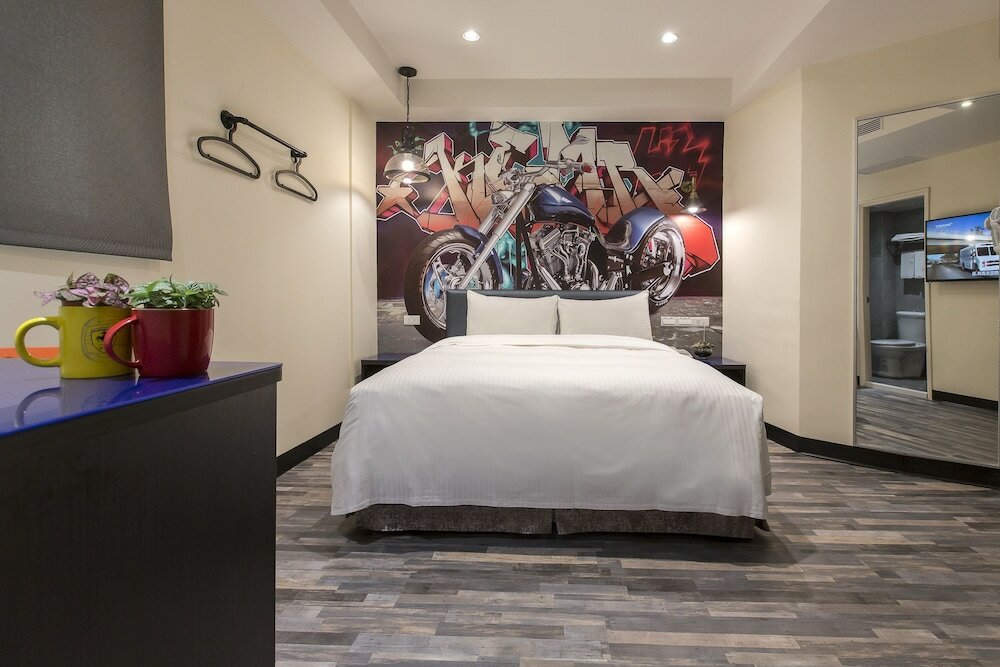 Фото The Young Hotel