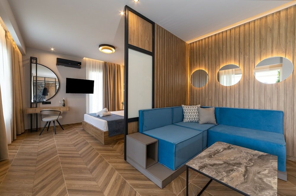 Фото Mythic Summer Hotel