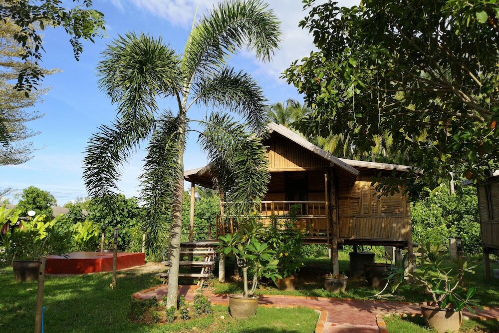 Фото Tonmai Suites