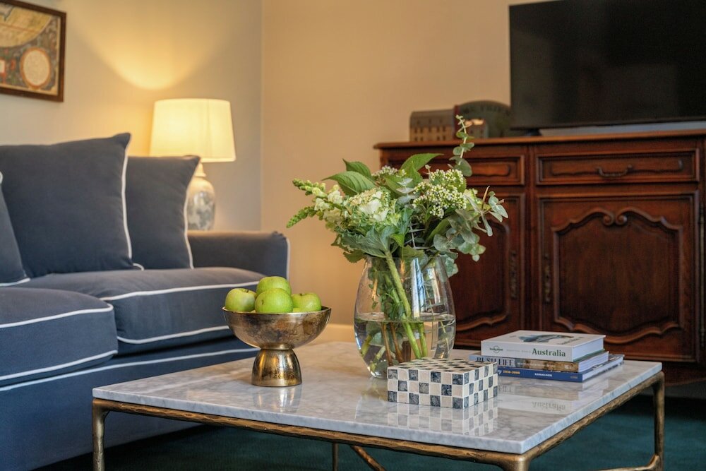 Фото The Russell Boutique Hotel