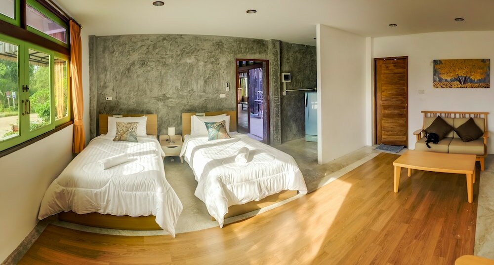 Фото Tonmai Suites