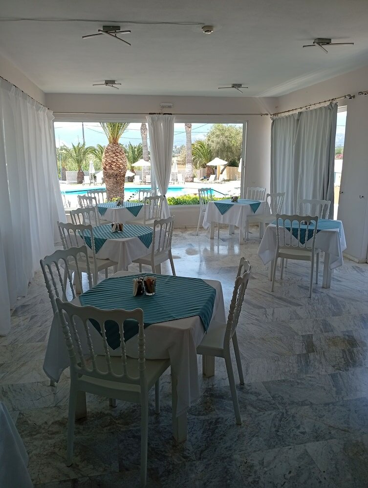 Фото Leonidas Hotel and Studios