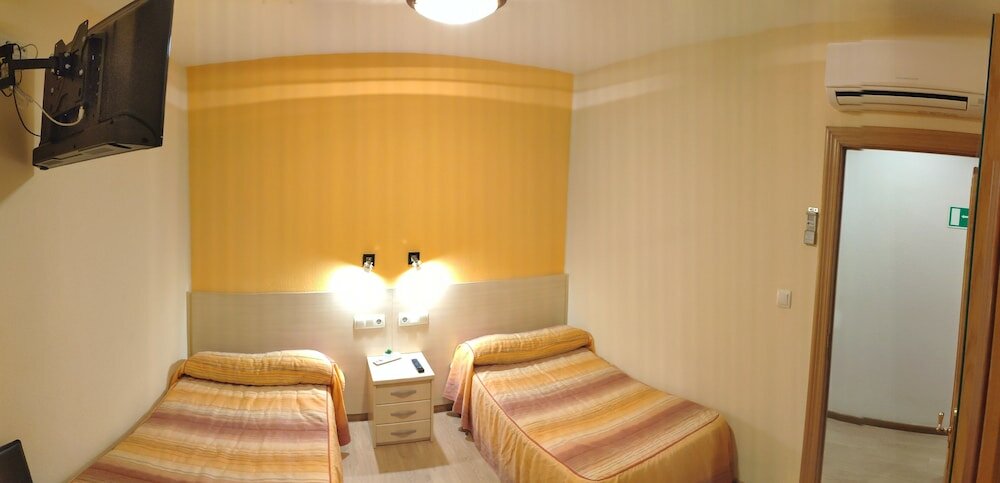 Фото Hostal Hispánico I