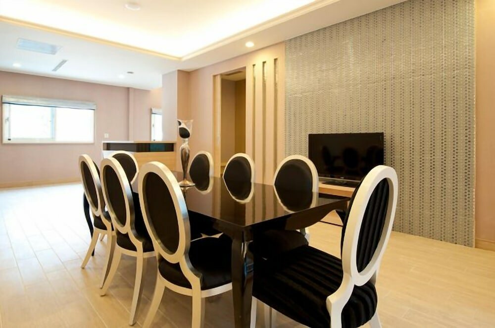 Фото Lakeside Resort Hotel