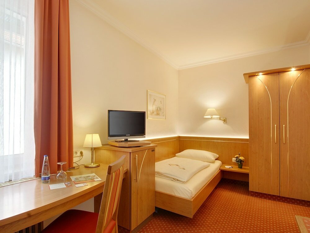 Фото Hotel Kriemhild am Hirschgarten