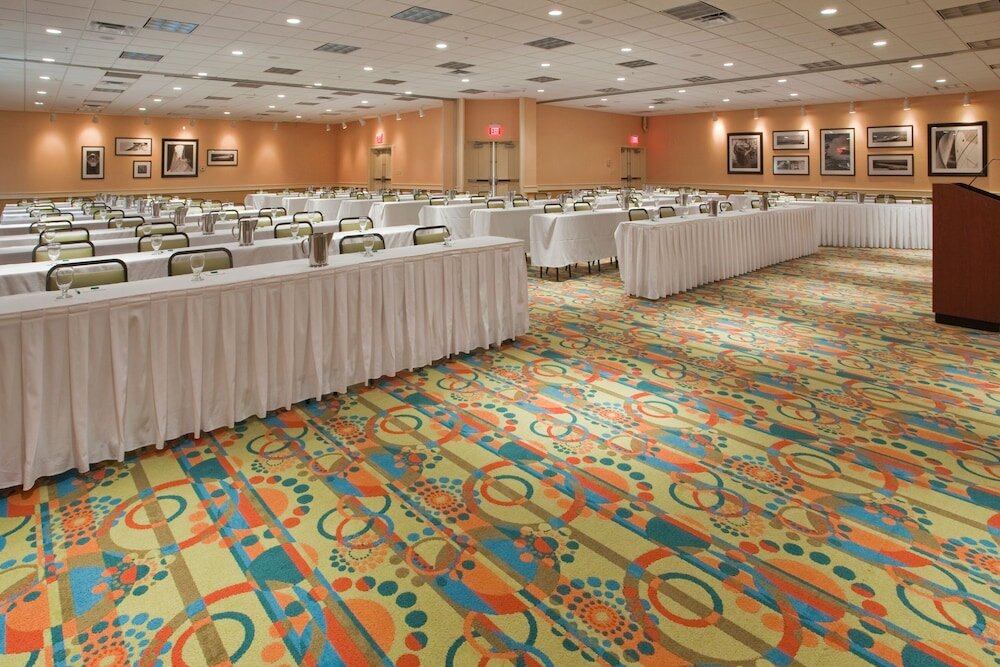 Фото Holiday Inn & Suites Virginia Beach North Beach, an Ihg Hotel