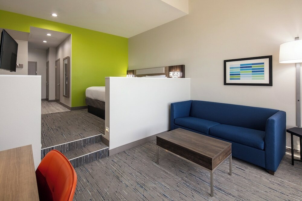 Фото Holiday Inn Express Hotel & Suites Ventura, an Ihg Hotel