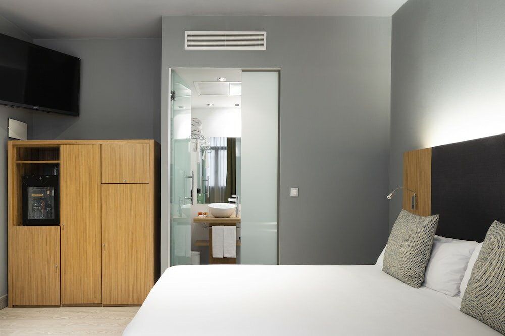 Фото Petit Palace Tres Cruces