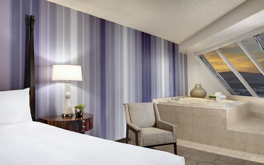 Фото Luxor Hotel and Casino