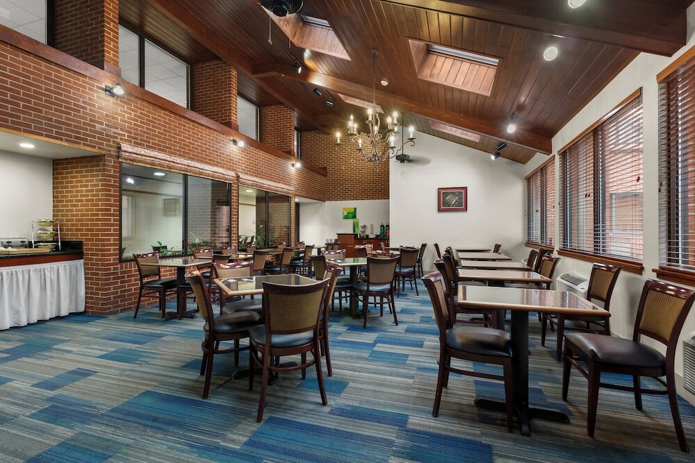 Фото Quality Inn & Suites