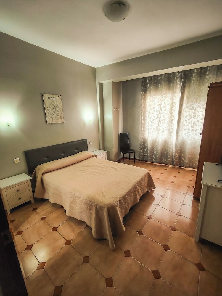 Фото Hostal Paris