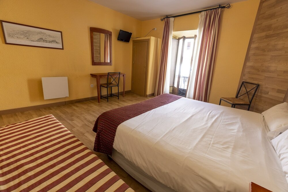 Фото Hostal Restaurante Puerta del Alcázar