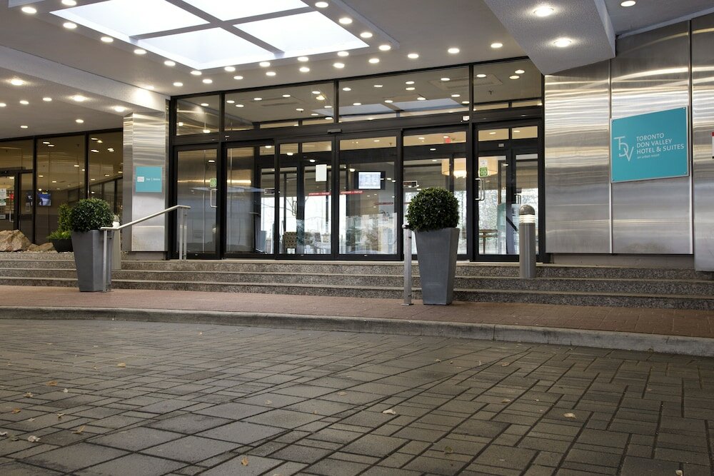 Фото Toronto Don Valley Hotel and Suites