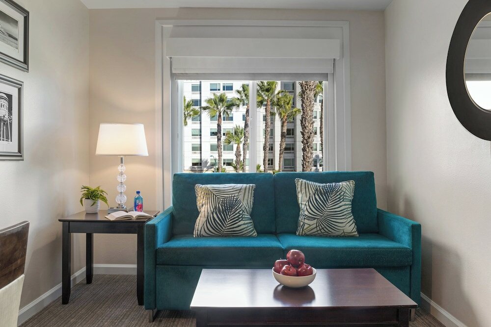 Фото Peacock Suites