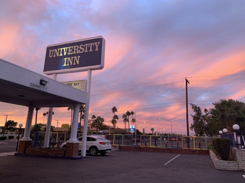 Фото University Inn
