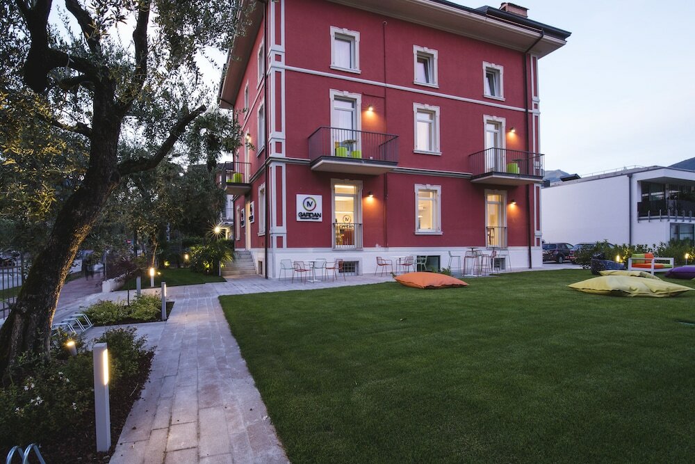 Фото Holiday IV Gardan