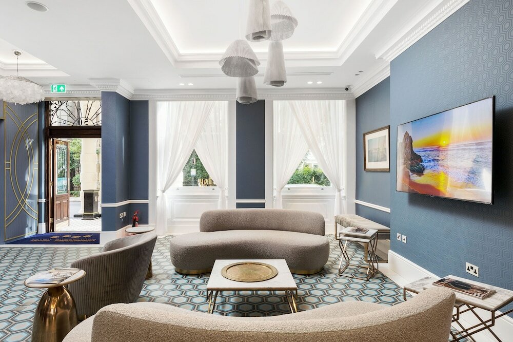 Фото Commodore Hotel