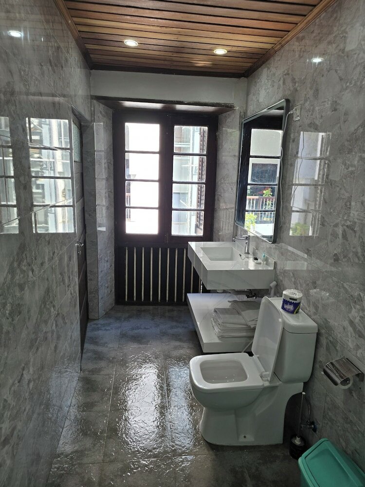 Фото Dhow Palace Hotel