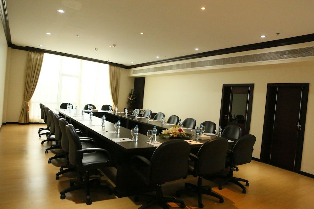 Фото Royal Phoenicia Hotel