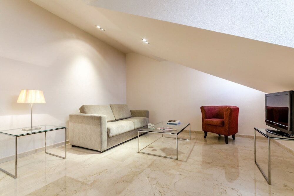 Фото Hotel Exe Suites 33