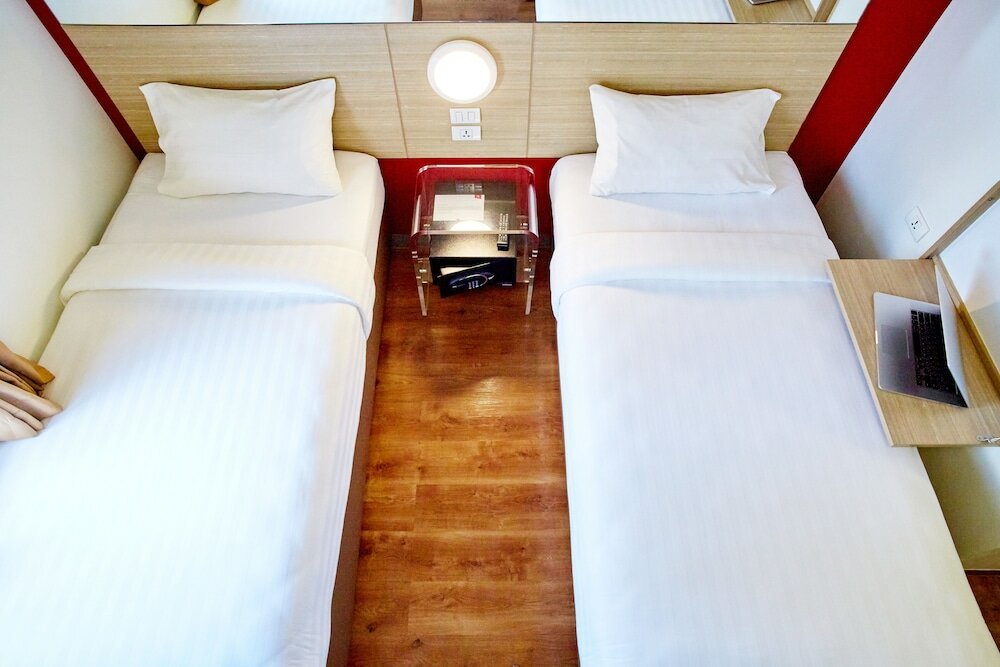 Фото Red Planet Makati Amorsolo