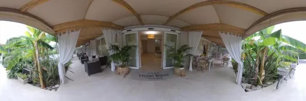 Фото Hotel Bijou