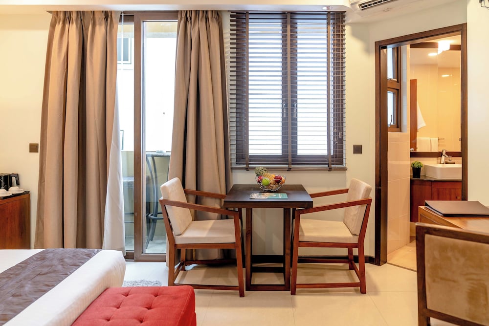 Фото The Somerset Hotel