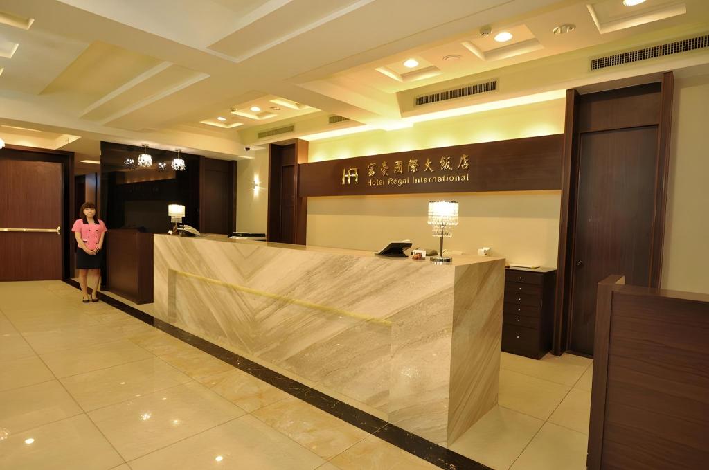 Фото Regal International Hotel