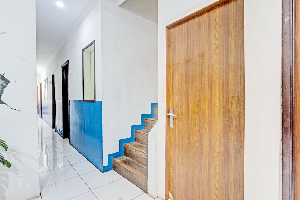 Фото RedDoorz near Mall Ciputra 2