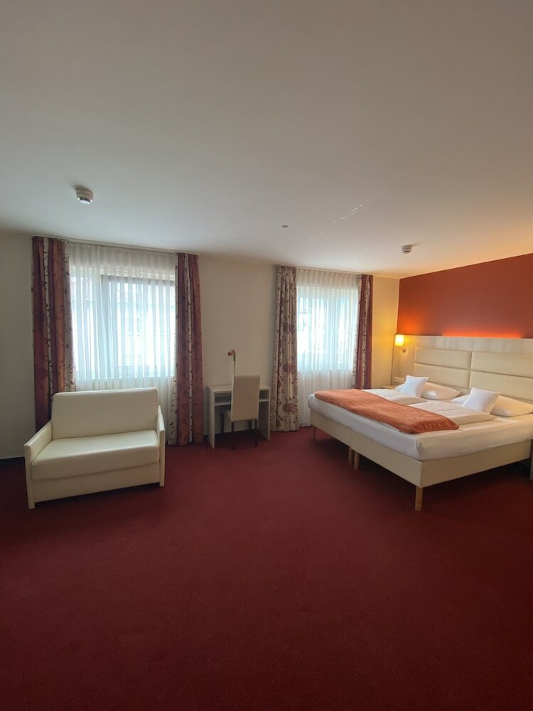 Фото Hotel Rödelheimer Hof - Am Wasserturm