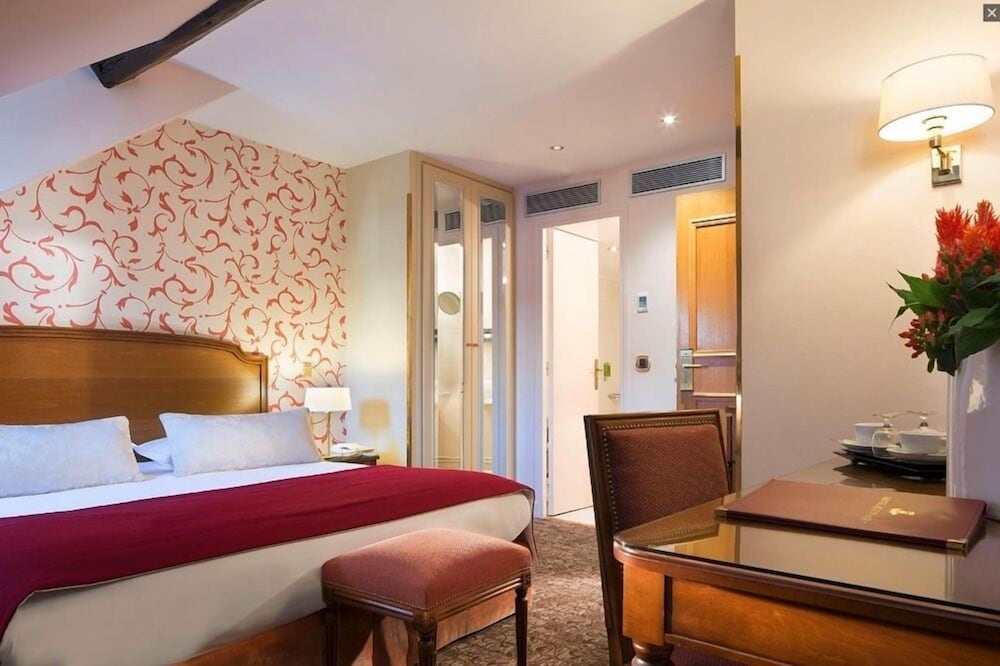 Фото Hôtel Queen Mary