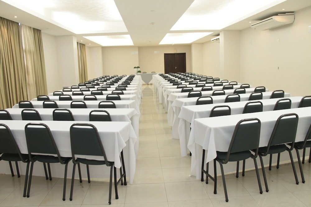 Фото Oasis Tower Hotel