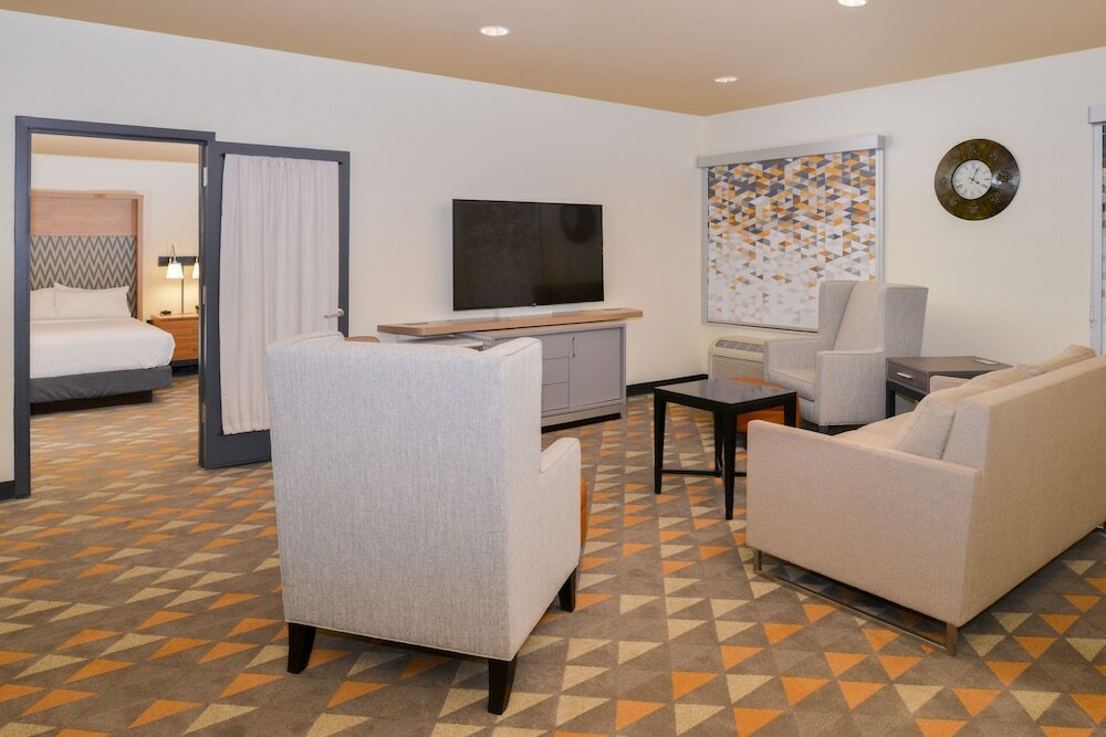 Фото Holiday Inn Kansas City Airport, an Ihg Hotel