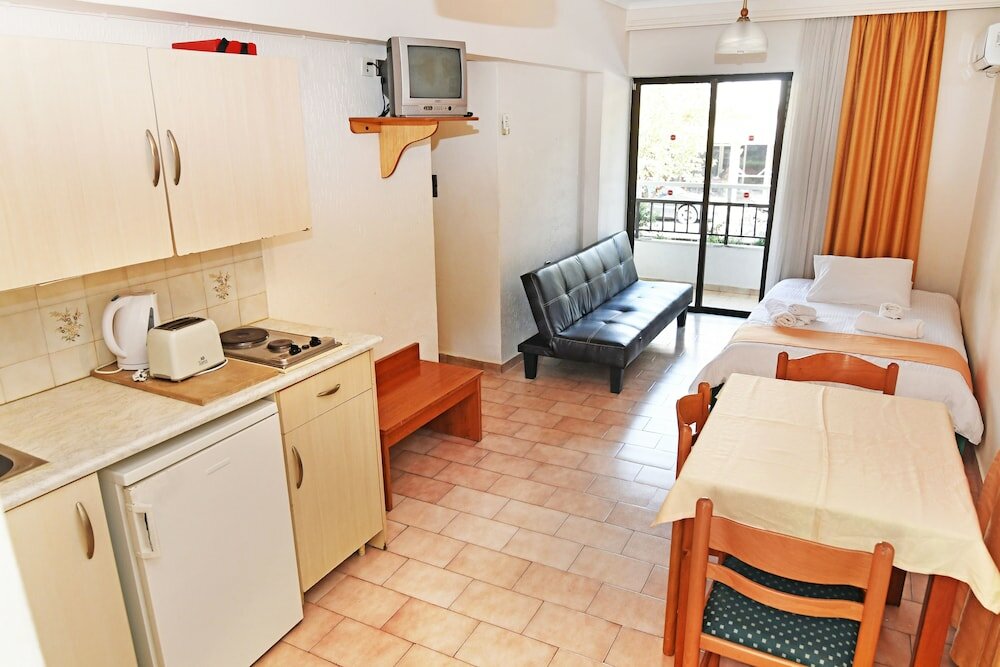 Фото Poseidon Hotel and Apartments