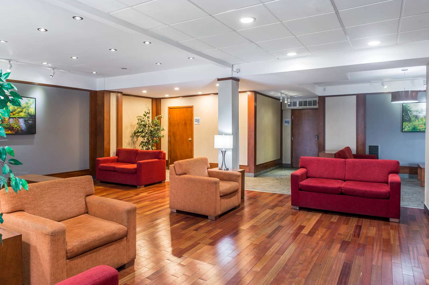 Фото Ramada Plaza by Wyndham Montreal