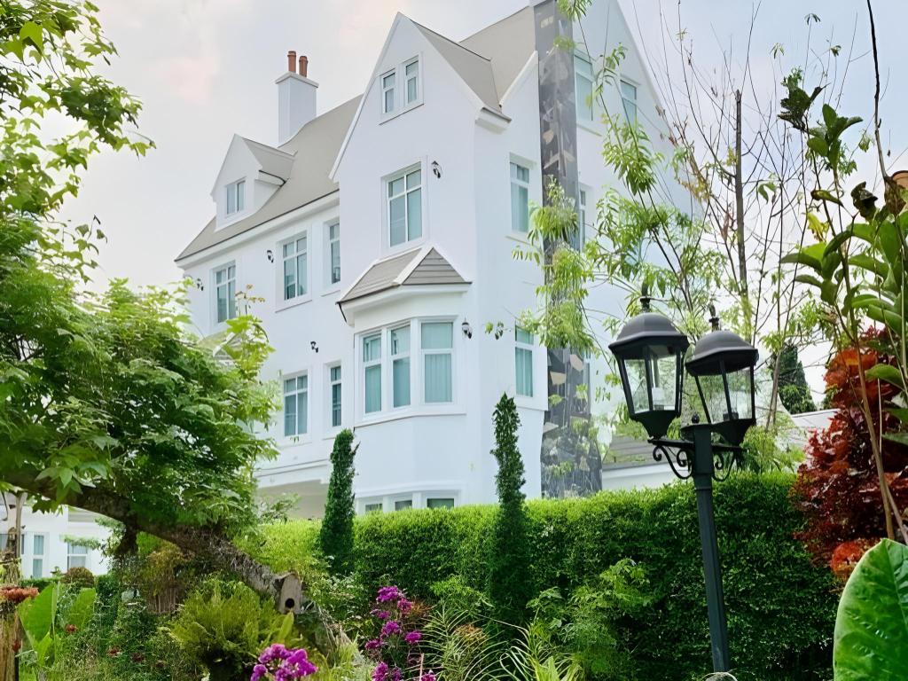 Фото Hillsborough The English Country House