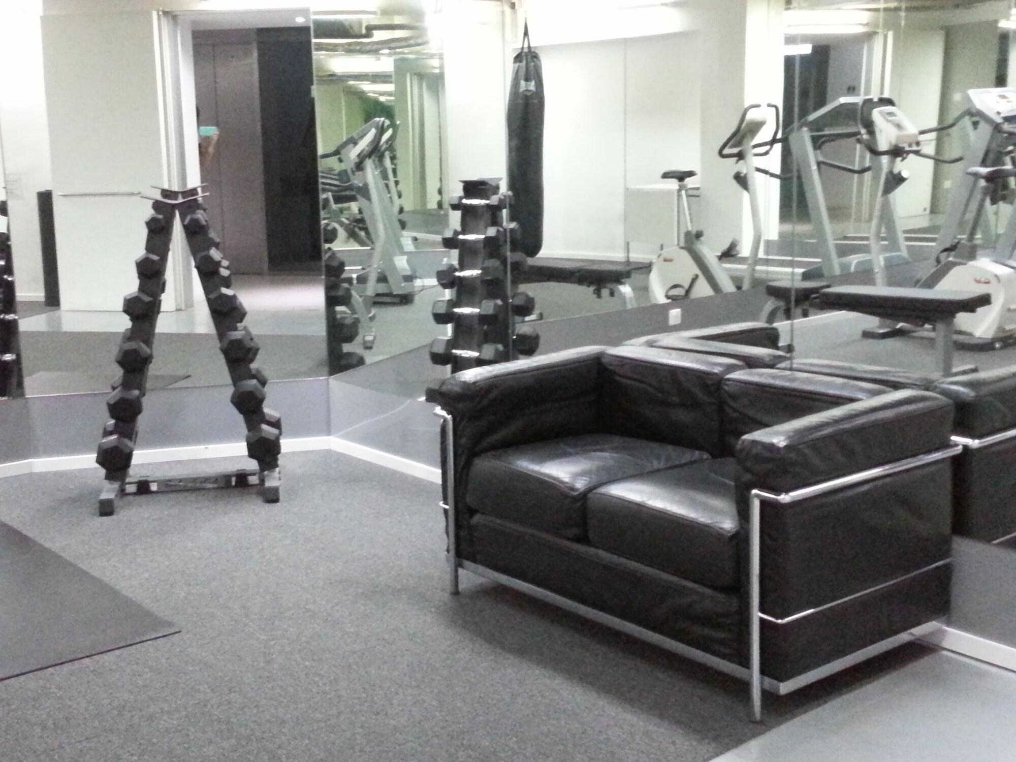 Фото 60 West Suites Hotel