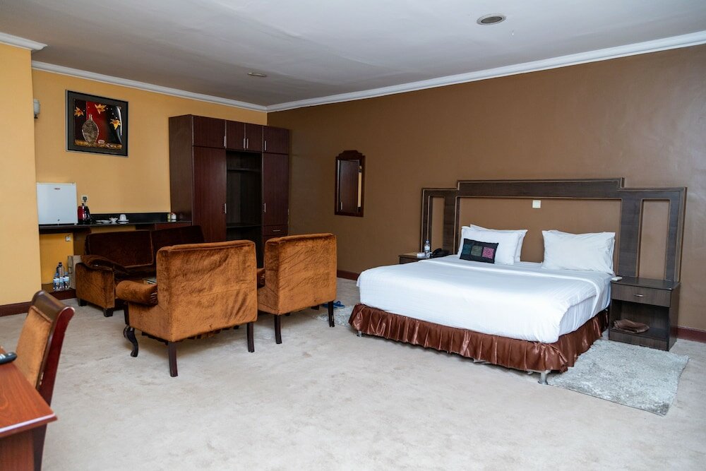 Фото The Country Inn Hotel