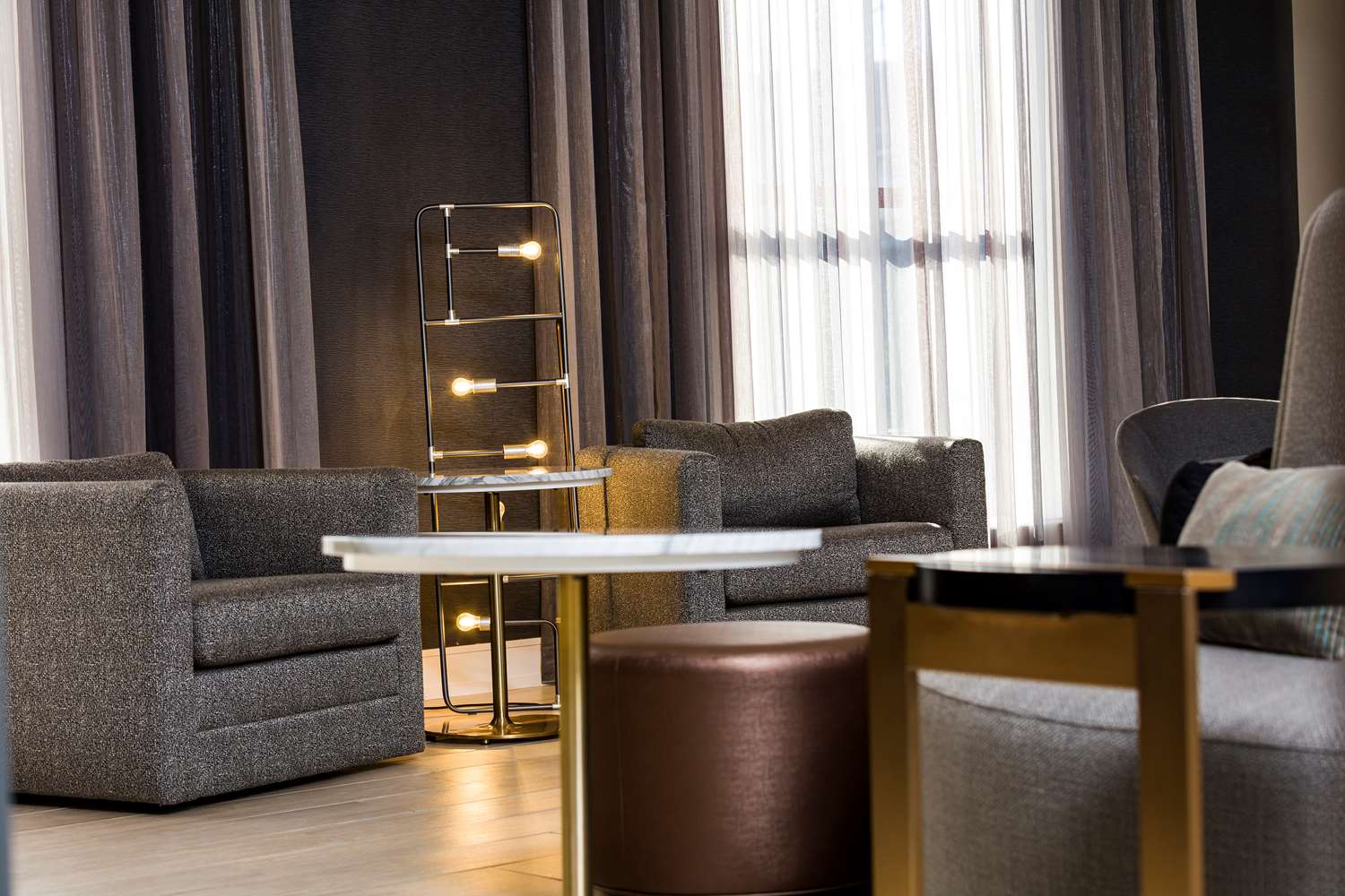 Фото Doubletree by Hilton Boston Logan Airport Chelsea