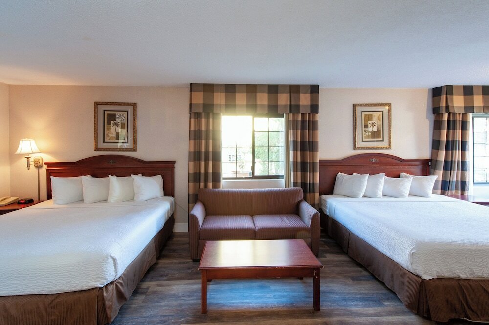 Фото Studio City Court Yard Hotel