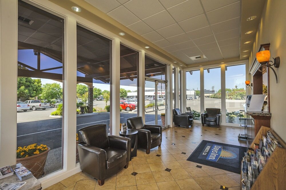 Фото Days Inn by Wyndham Modesto