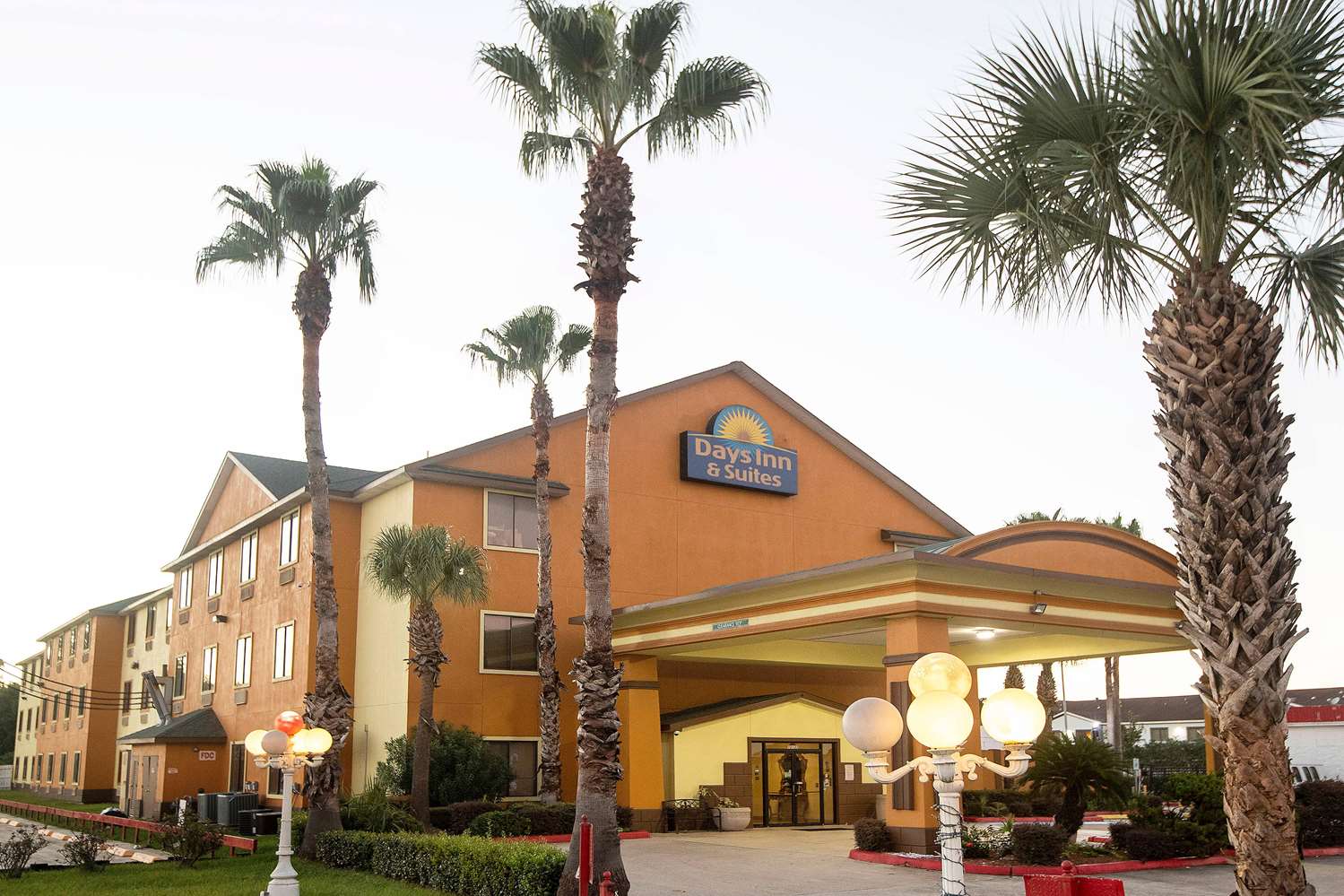 Фото Days Inn And Suites Houston North/Aldine