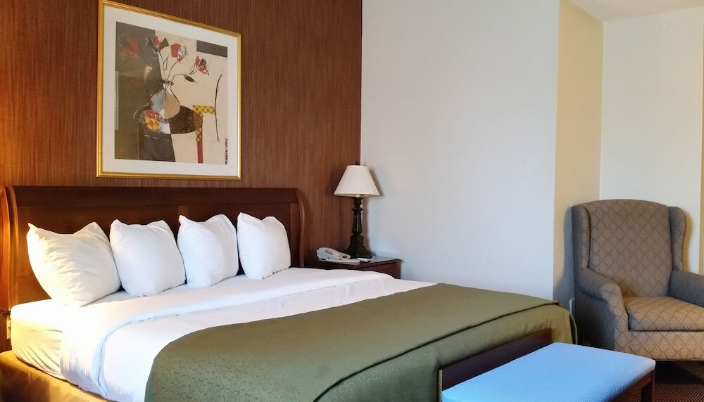 Фото Travelodge by Wyndham Watertown