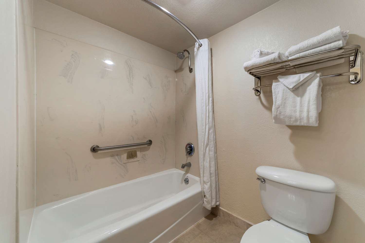 Фото Best Western Plus Northwoods Inn