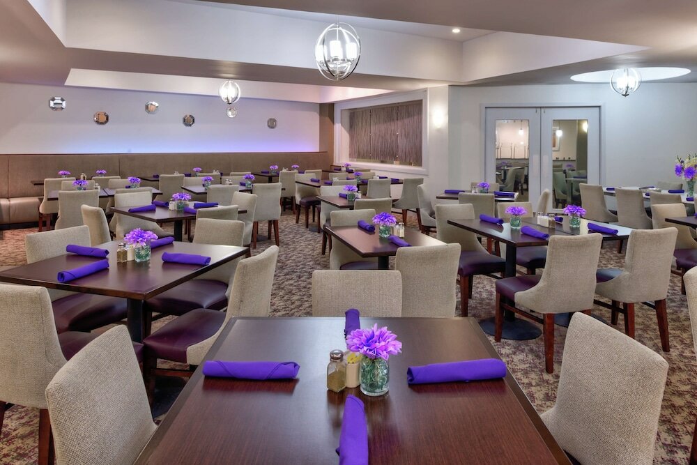 Фото DoubleTree by Hilton Atlanta - Emory Area