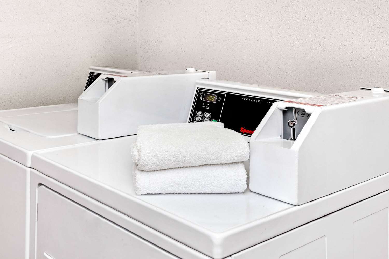 Фото Super 8 by Wyndham Cypress Buena Park Area